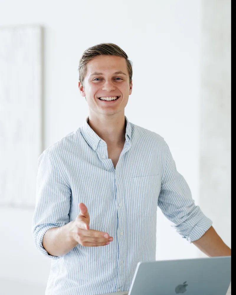 Roïn Dalstra steekt zijn hand uit